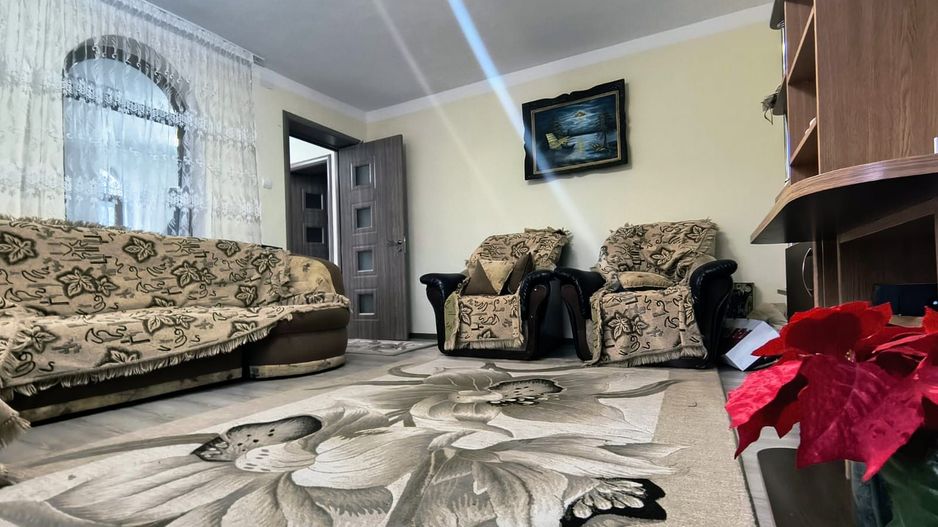 Casa de vânzare în Malu cu Flori- liniște, natura și aer curat! - Poză 3