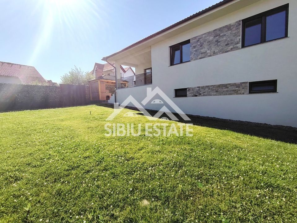 Casa cu garaj, pivnita, curte mare - Poză 2