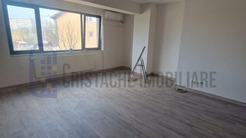 Titan_Apartament 2 camere_70 mp._nemobilat_pretabil birou - Poză 3