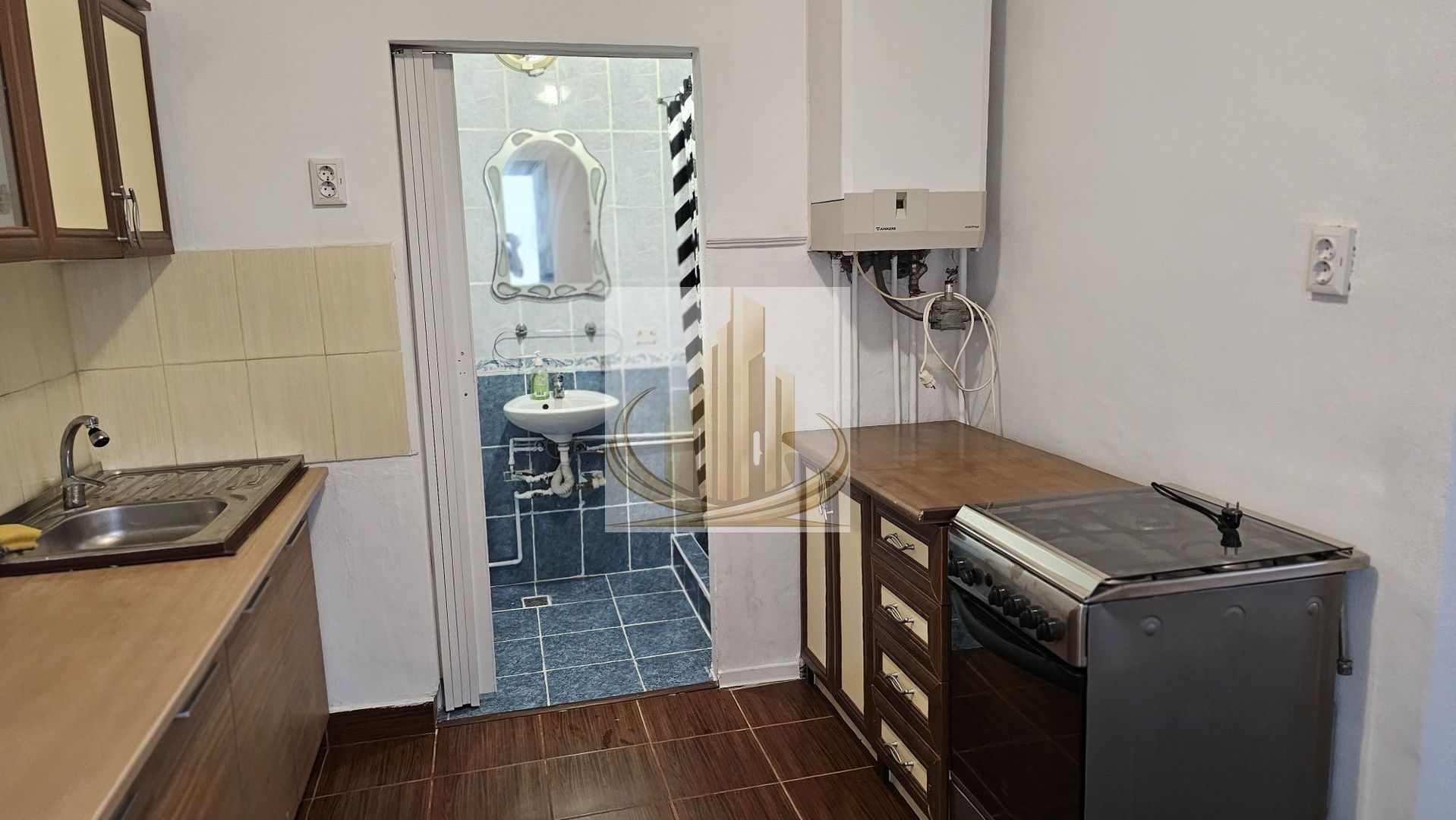 Apartament cu 2 camere de vânzare  la casa in curte comuna - Poză 6