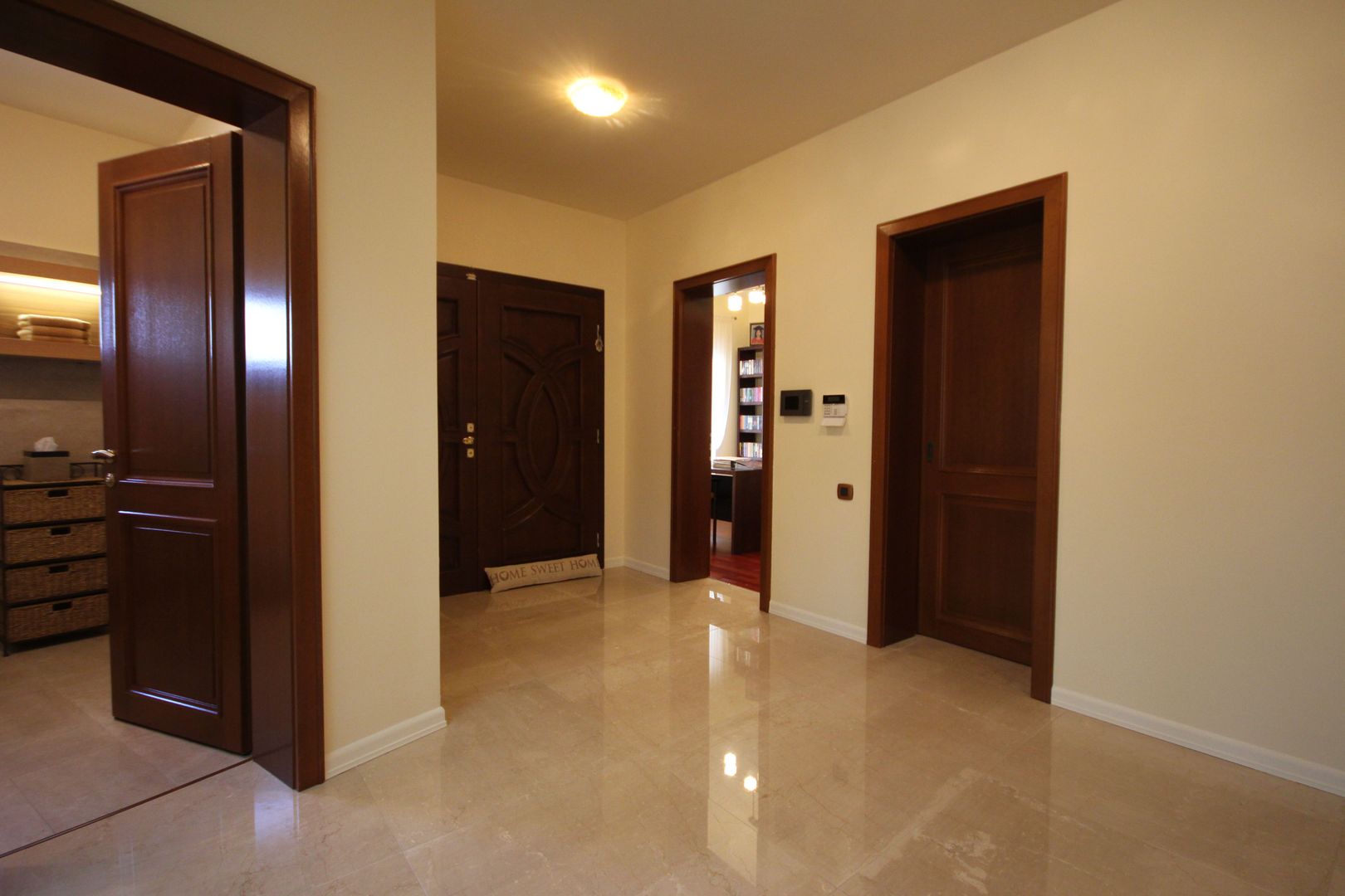 O casa deosebita cu Piscina - Poză 17