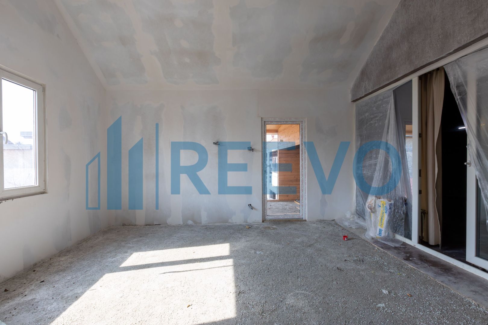 Clădire și teren pentru investiție, central Roman - Poză 54