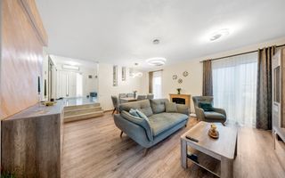 Casa moderna, spatioasa , pe o strada privata retrasa! - Poză 2