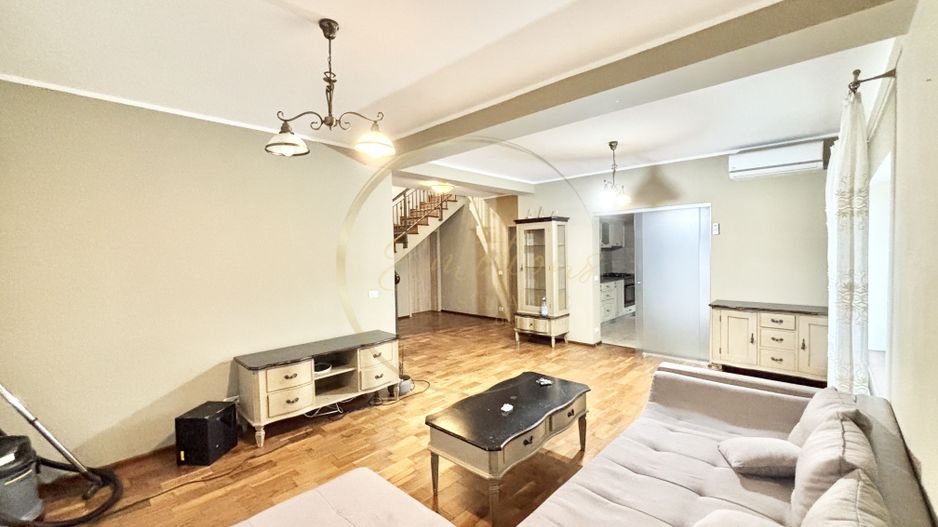 VILĂ DEOSEBITĂ ÎN CARTIERUL PLANETELOR, GIROC – ZONĂ REZIDENȚIALĂ LINIȘTITĂ - Poză 1