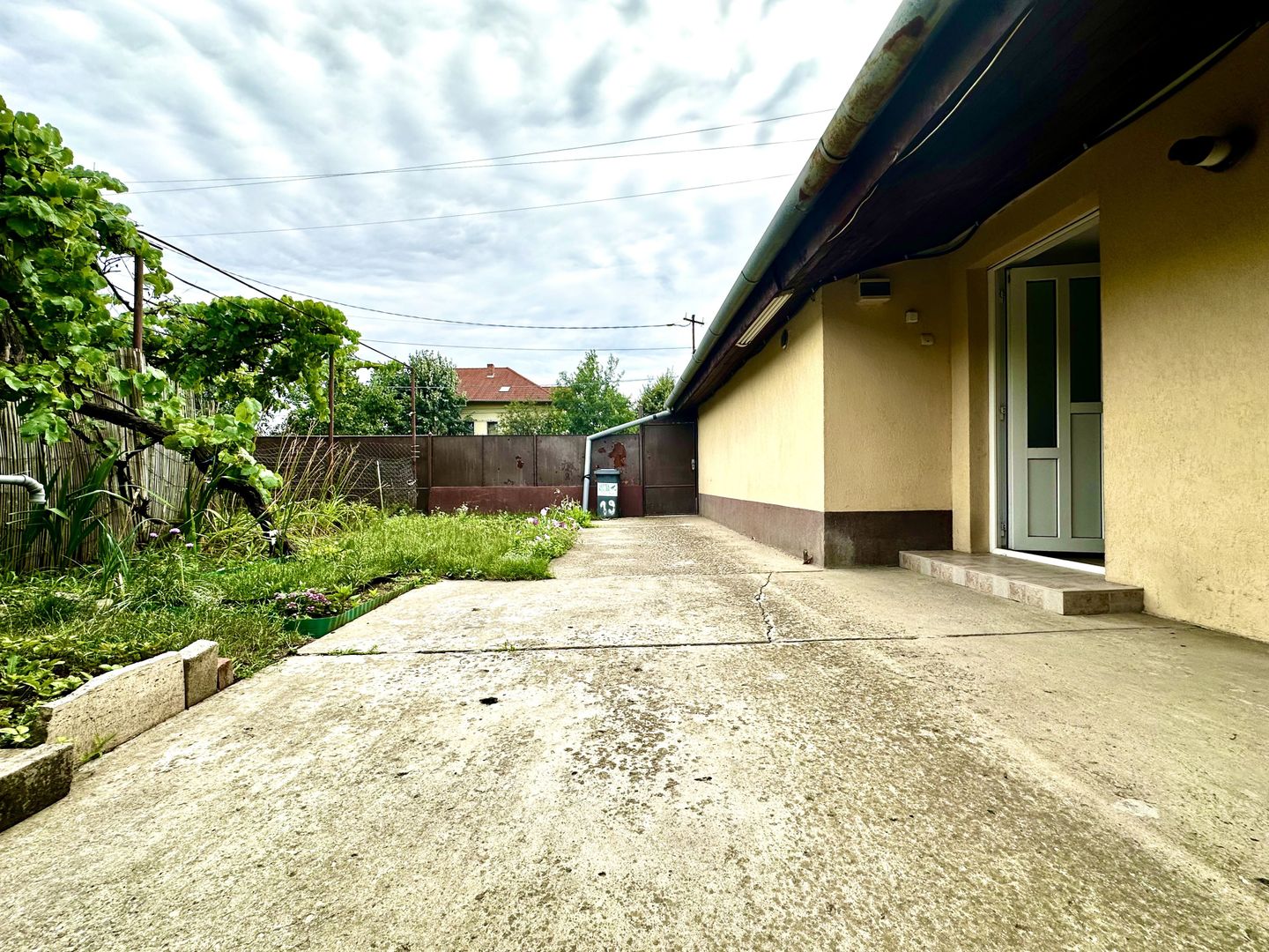 Casa individuală de închiriat - Dumbrăvița Central - Poză 11