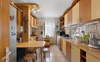 De vânzare Apartament 3 camere Mobilat si utilat., et. 3/4 Alfa, Arad. - Poză 9
