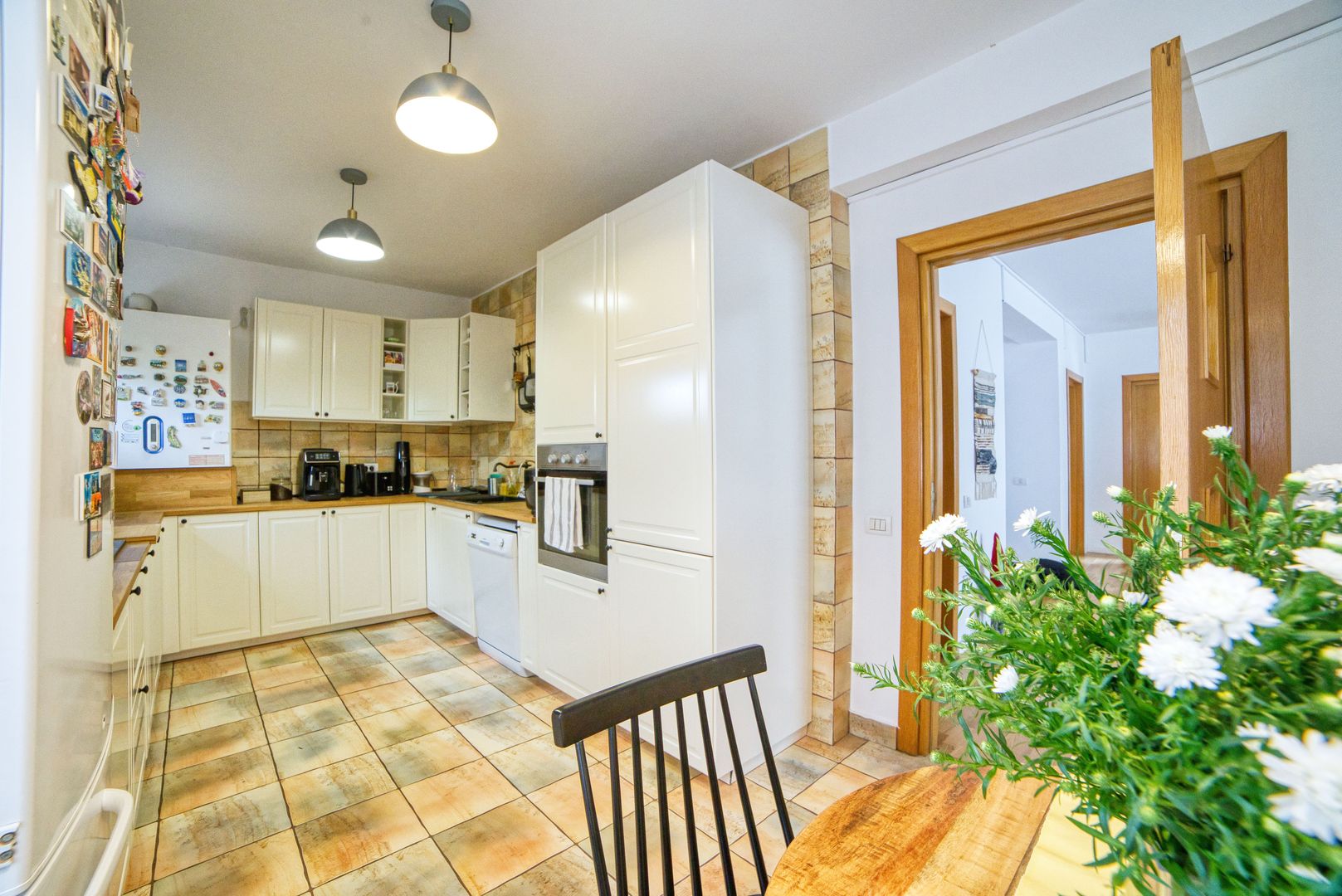 Casa complet mobilata 5 camere 3 bai curte generoasa - Poză 10