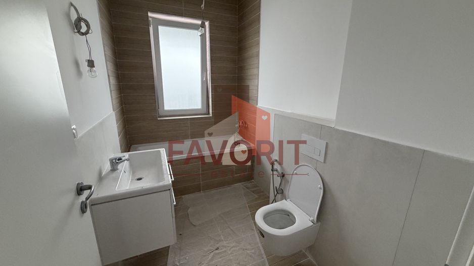 Bloc Nou. Gradina proprie de 103 mp si 2 locuri de parcare inscrise in CF. - Poză 11