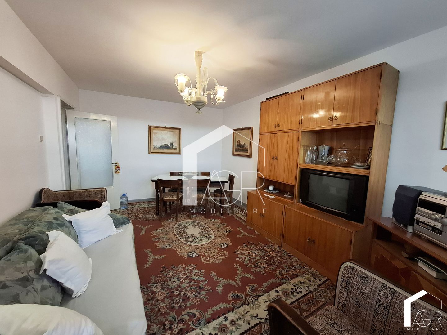 Apartament cu 2 camere, decomandat, confort 1, zona Republicii - Poză 2