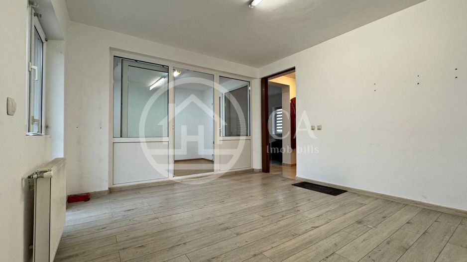 Casă de închiriat cu 4 camere în Cartierul Europa, Oradea - Poză 1