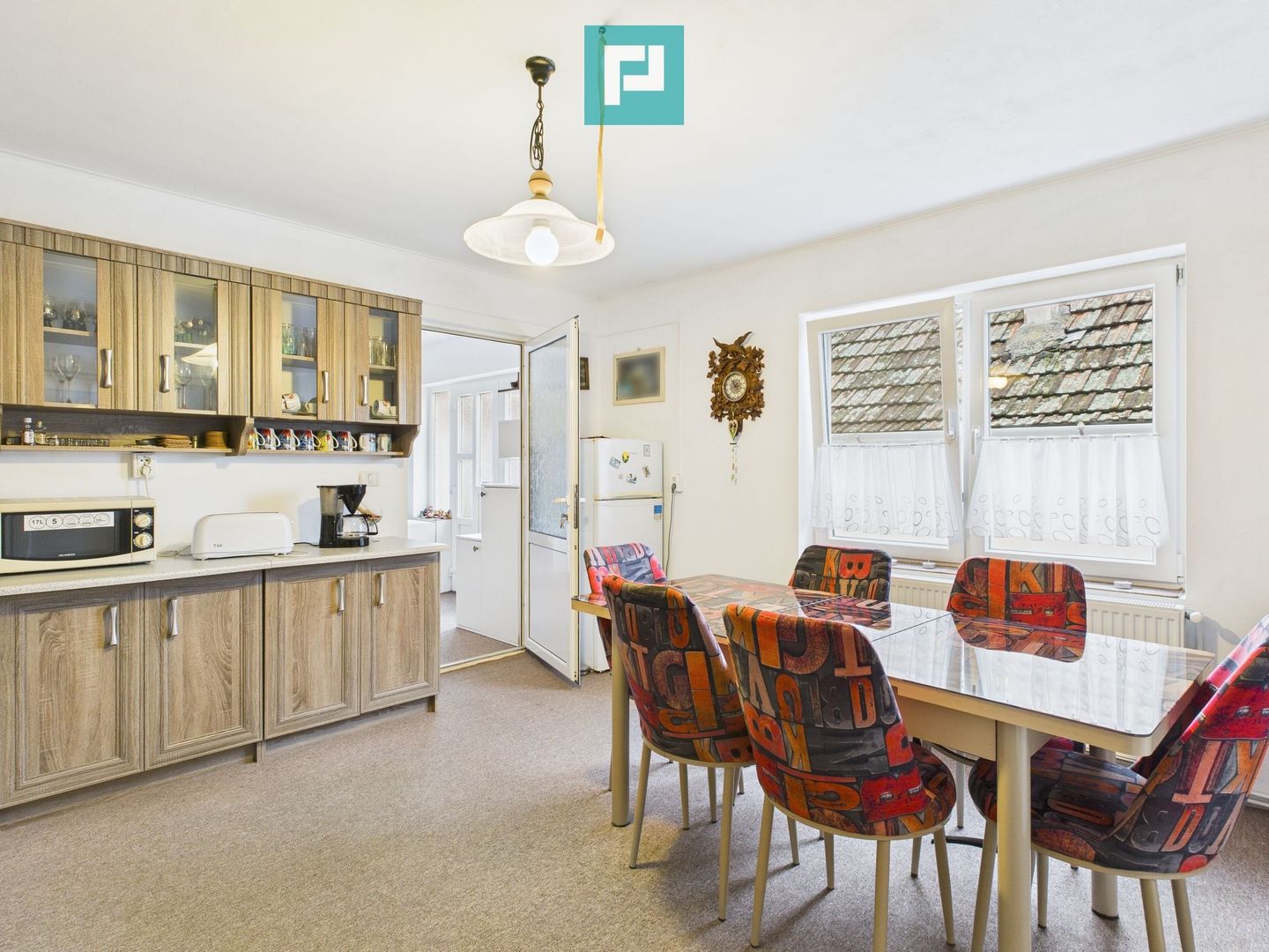 Casă cu 4 camere în Curtici pentru investiții - Poză 4