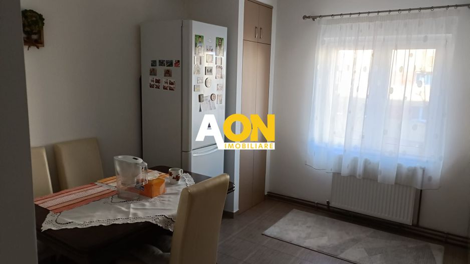 De inchiriat apartament 2 camere, etaj intermediar, Cetate - Poză 5