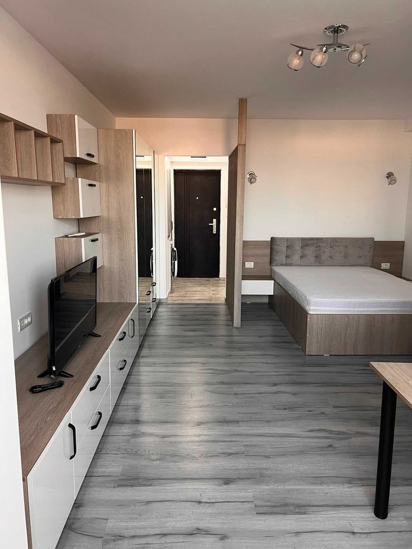 Garsonieră 30 mp, renovată, mobilată, 3 lifturi, metrou 2 minute - Poză 2