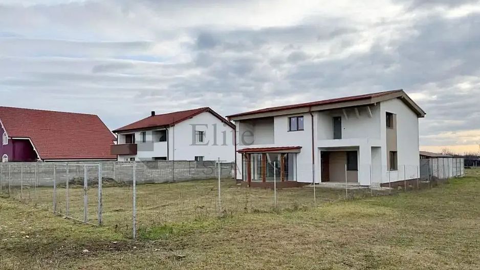 Casa spatioasa 6 camere cu 652 mp teren in Nojorid - Poză 2