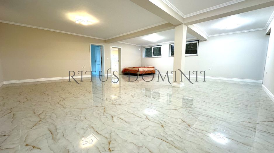 Vilă Spectaculoasă cu Piscină Privată, Dealuri Oradea, 460mp - Poză 13