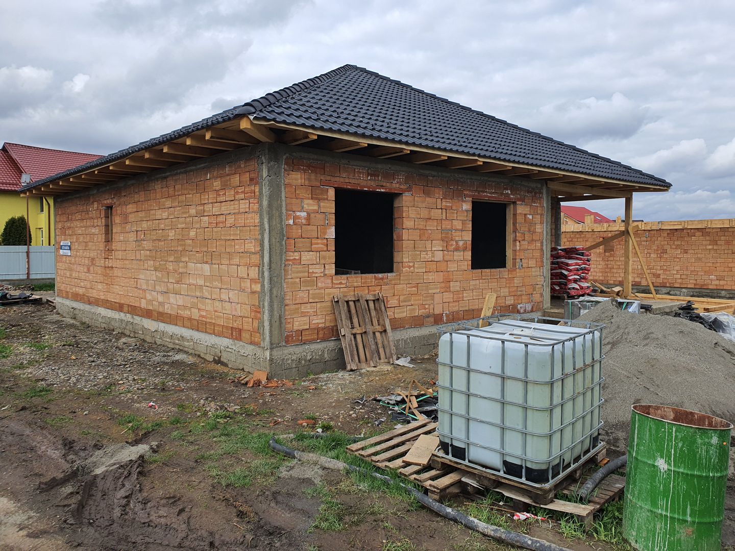Casă la cheie pe 1 nivel 4 camere 2 băi,145 mp,500 mp teren - Poză 17