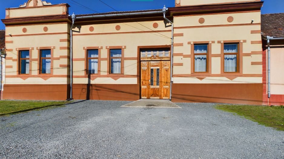 Conac cu poveste, Săvârșin - Poză 1