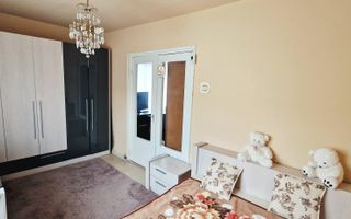 Inchiriez apartament cu 2 camere,clima centrala, zona Calea Sagului/ 300 euro. - Poză 1