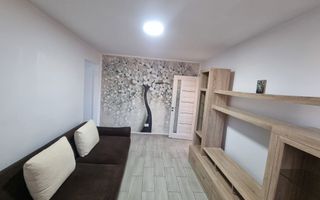 Apartament 3 camere, renovat complet, mobilat și utilat, lângă Colegiul Național „Mihail Sadoveanu” din Pașcani, cu pod pe toată suprafața - Poză 1