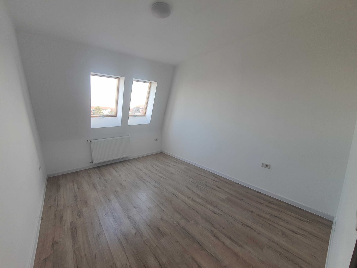 apartament nou , luminos - Poză 3