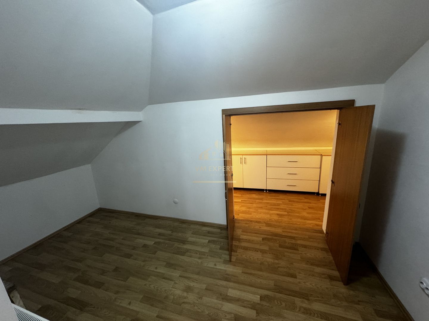 APARTAMENT CAMPULUNG TIP PENTHOUSE, 5 CAMERE GRUI - Poză 42
