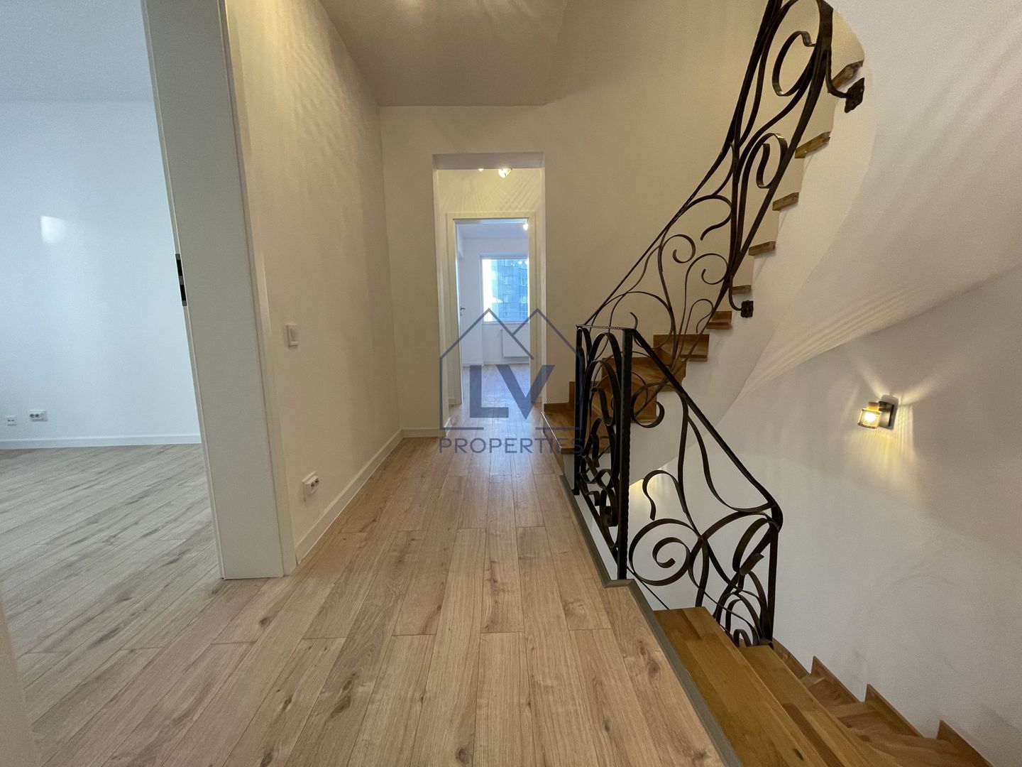 APARTAMENT UNIC | 7 CAMERE | TRIPLEX | PIATA VICTORIEI - Poză 1