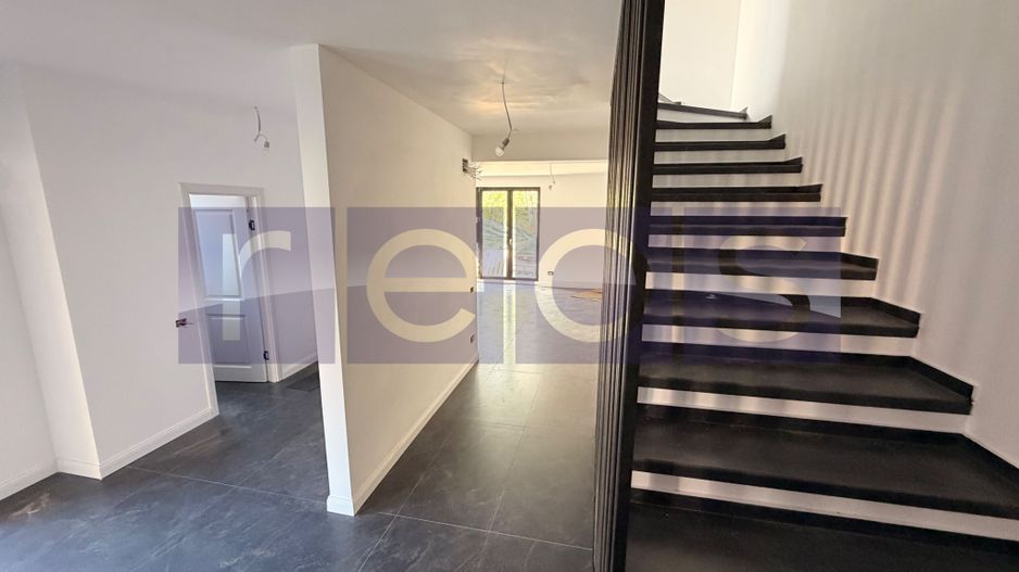 VILA INDIVIDUALA P+1+M | 284 MP UTILI | 5 DORMITOARE | ZONA BUCURESTII NOI - Poză 7