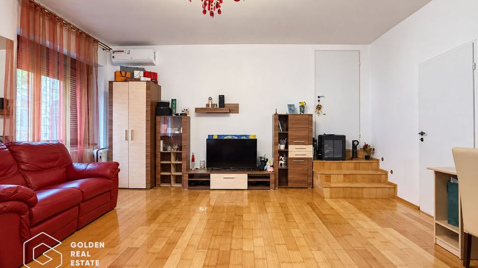 Casa individuala cu garaj si teren 556 mp, str Desseanu - Poză 8