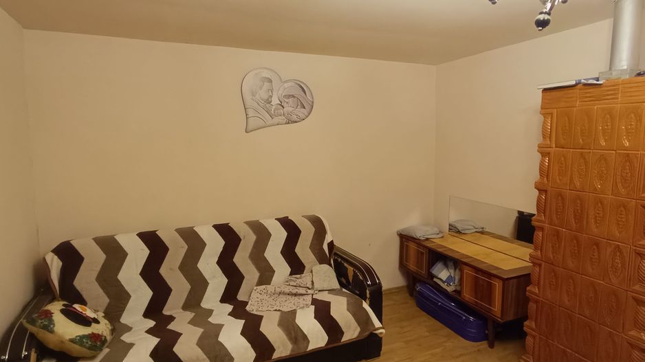 Casă spațioasă cu 4 camere , curte și teren generos în Mașloc - Poză 10