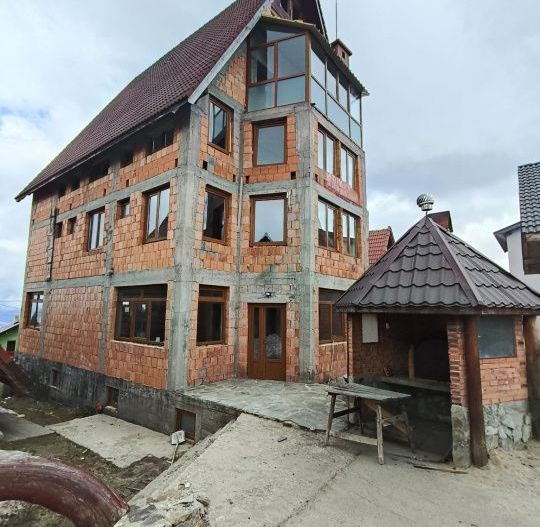Pensiune de vânzare în Rânca – oportunitate rară lângă pârtia M1 - Poză 10