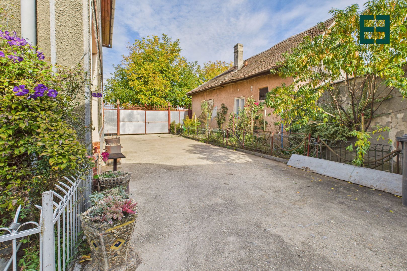 Casă cu 10 camere și 1437 mp teren în Ineu - Arad - Poză 34