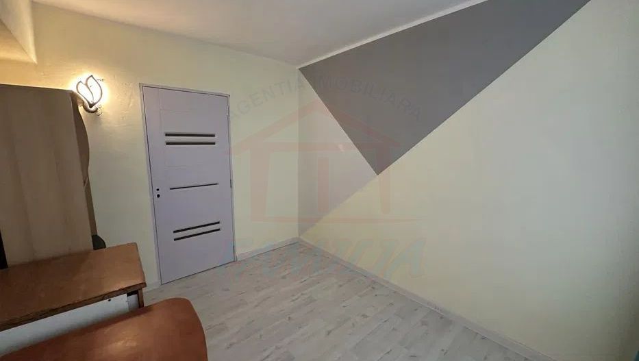 Vanzare apartament cu 3 camere, zona Micro 21, suprafata 76 mp. - Poză 3