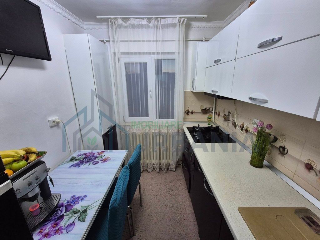 Apartament 3 camere, Podu Roș, modernizat și mobilat - Poză 2