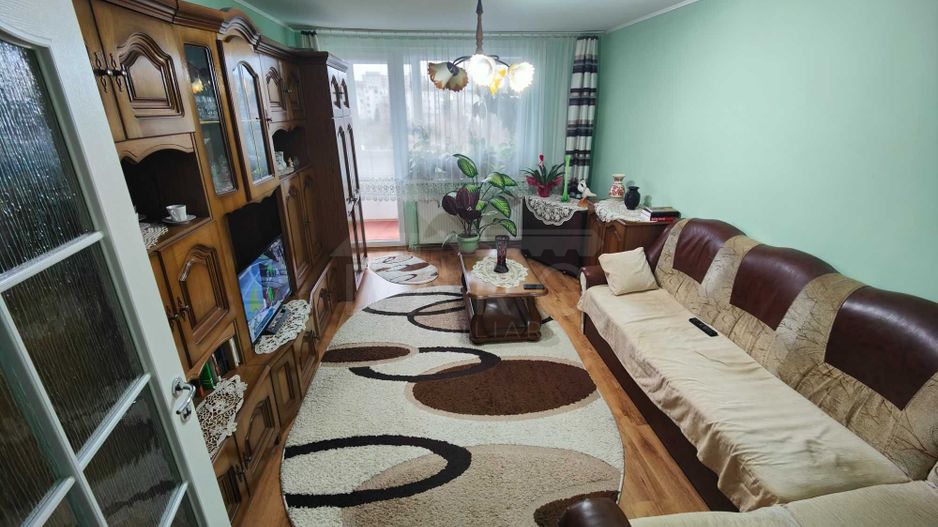 Persoana fizica vand apartament cu 3 camere - Poză 1