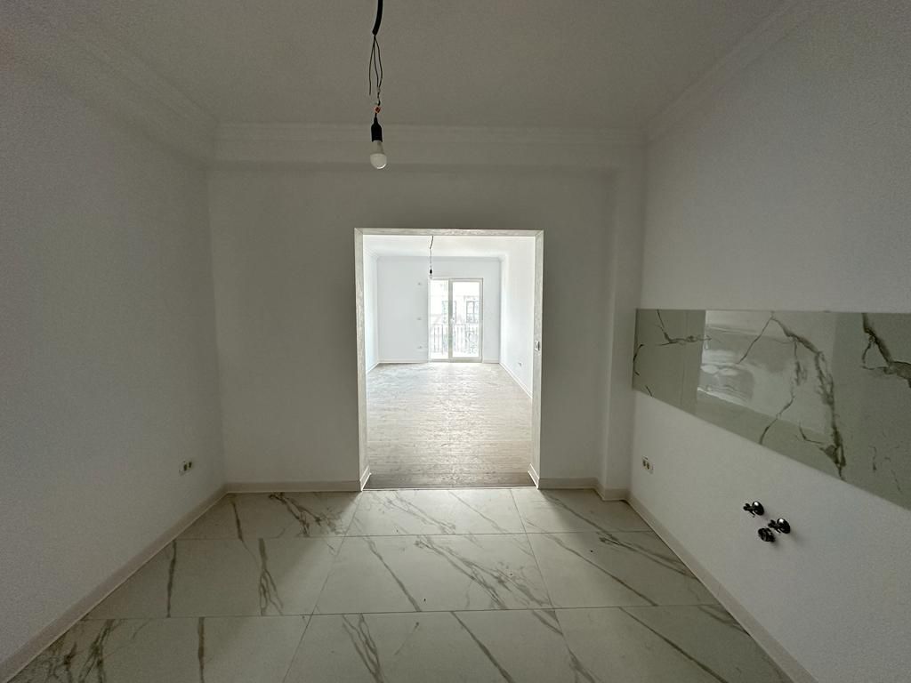 Decomandat. Etaj 1. Balcon mare. Loc de parcare. - Poză 4