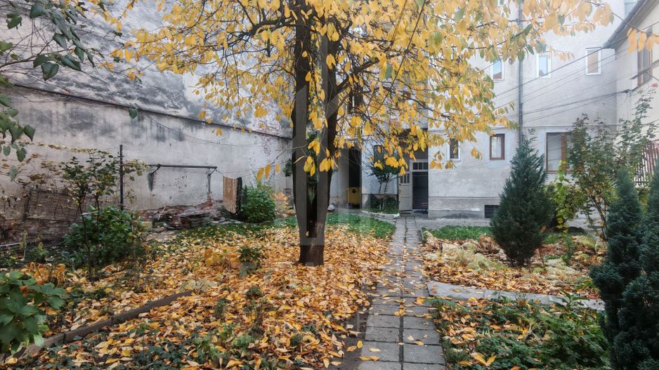 De închiriat apartament 3 camere  etajul 1 zonă ultracentrală. - Poză 9