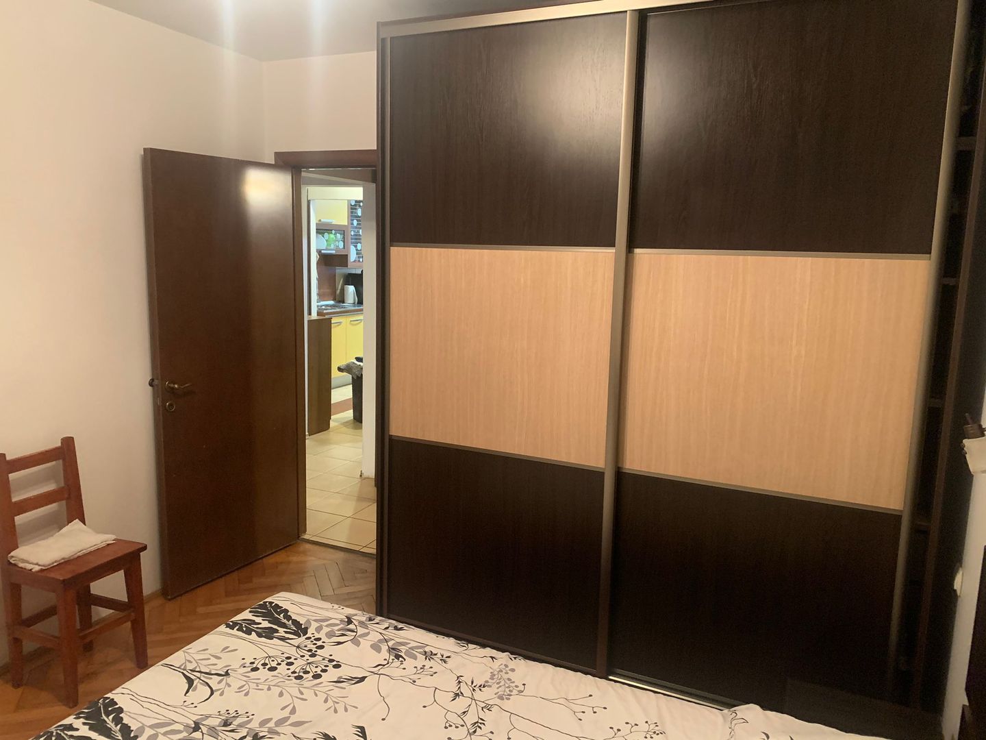 Apartament cu 3 camere în zona, mobilat si utilat -  Piata Centrala - Poză 10