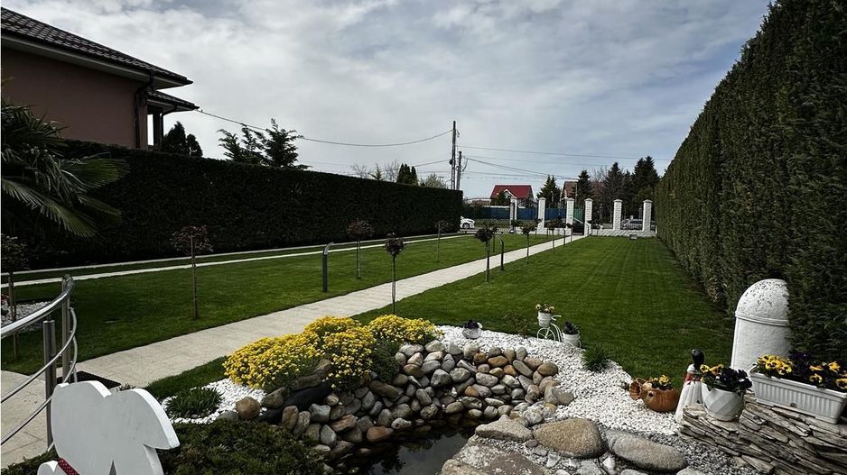 Vila lux cu piscina Sanmartin - Poză 2