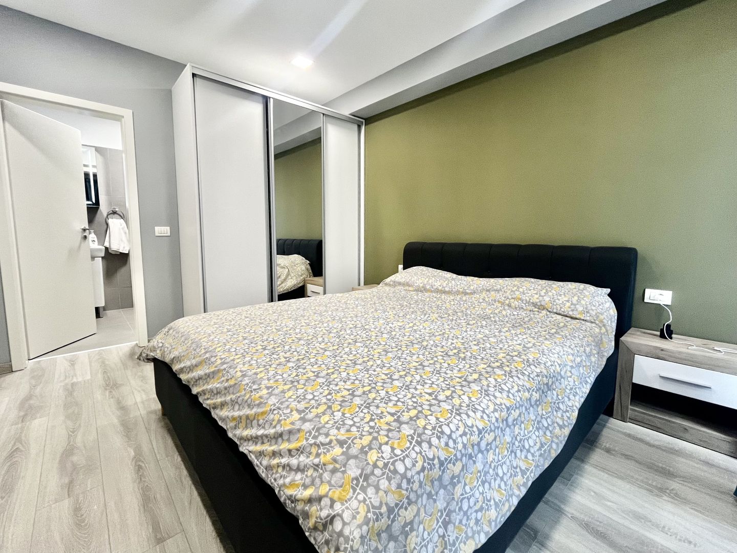 Apartament cu 3 camere, elegant, cu parcare si boxa, in zona Aradului - Poză 12