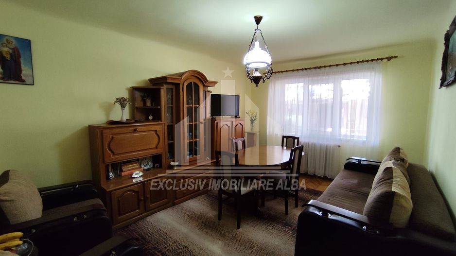 Apartament cu 4 camere decomandate, Cetate - Poză 2