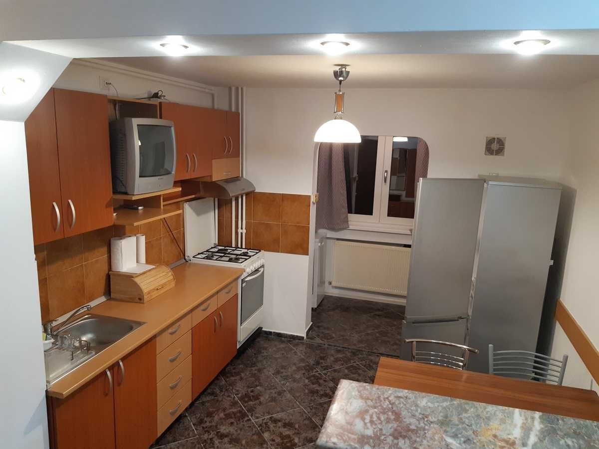 De închiriat: Ap. 2 camere decomandat - Metrou Apărătorii Patriei & Parcare - Poză 2