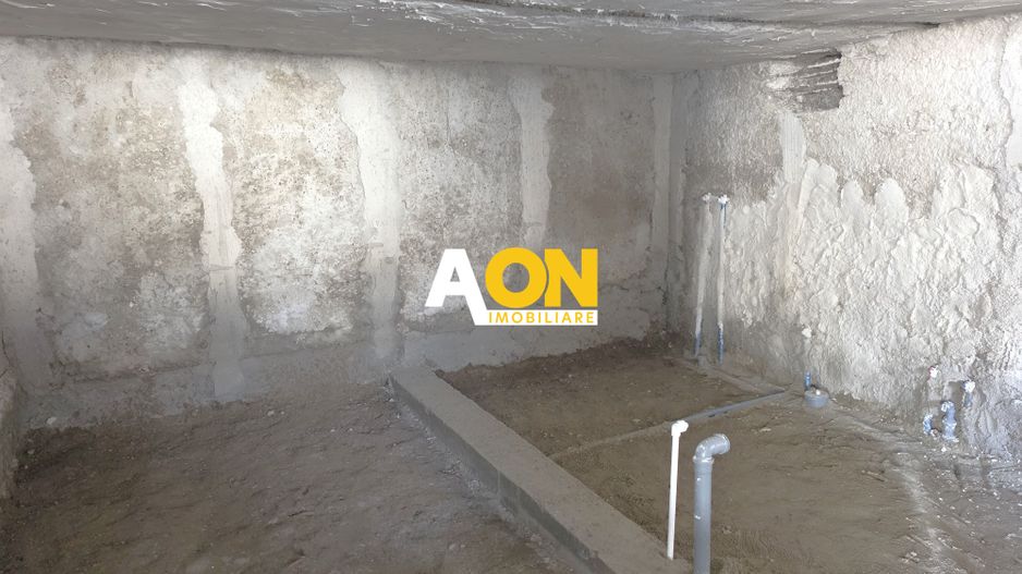 Casă semifinisată, 4 camere, 350 mp teren, la asfalt, zona Centru - Poză 13