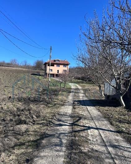 Casă modernă, spațioasă, gata de mutat,6400 mp teren, terase și garaj 399.000 € - Poză 2