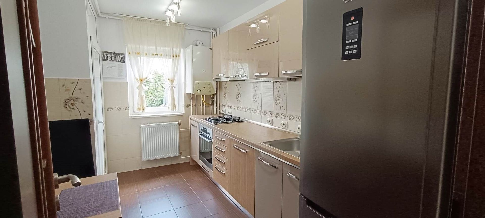 Apartament cu 4 camere in Tractoru-Independentei - Poză 5