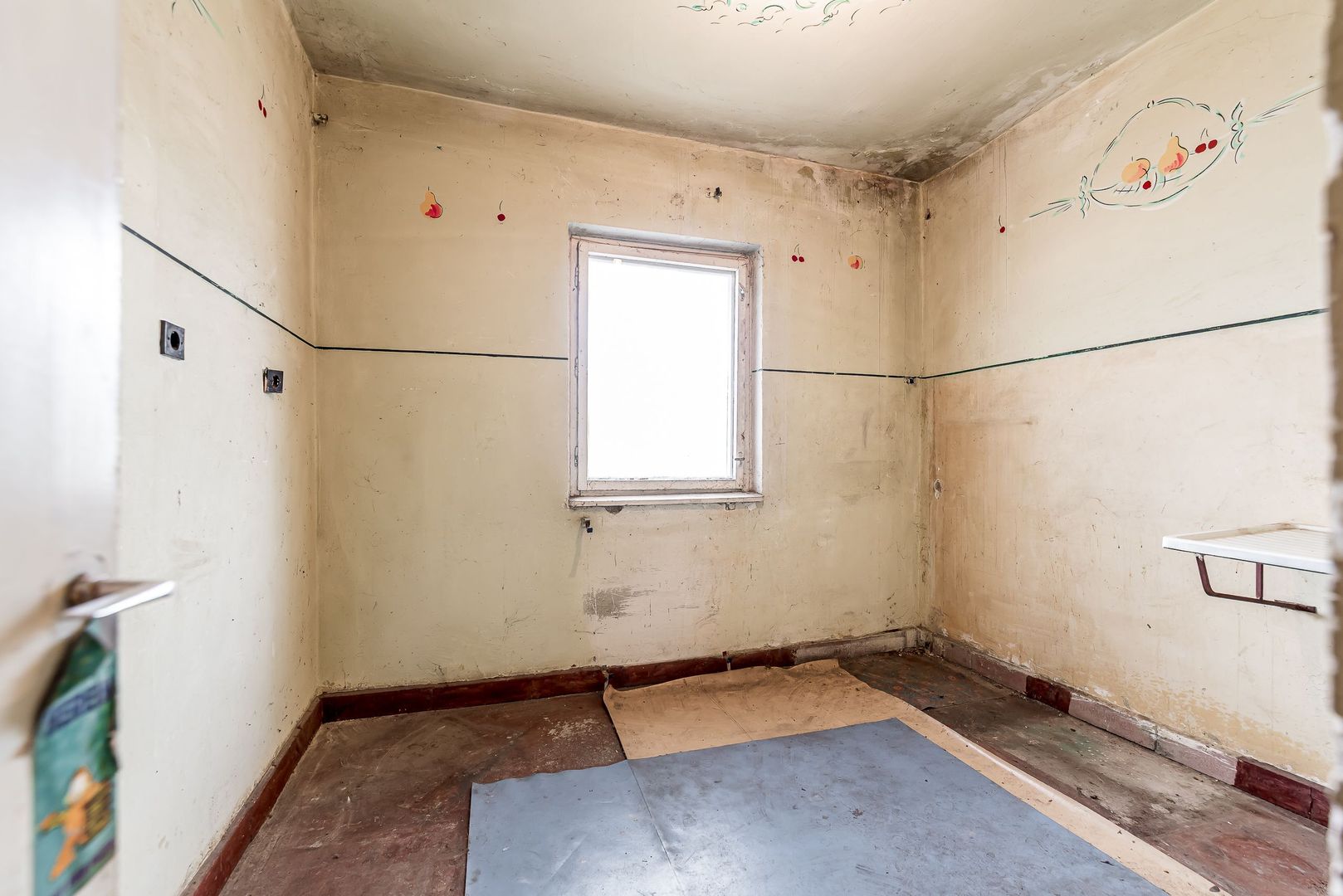 Apartament decomandat, 2 camere, Alfa, la 2 pași de stația de tramvai - Poză 5