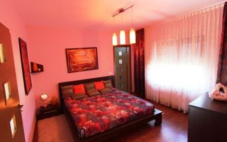 Vila spațioasă la intrare în Dumbravita - Poză 8