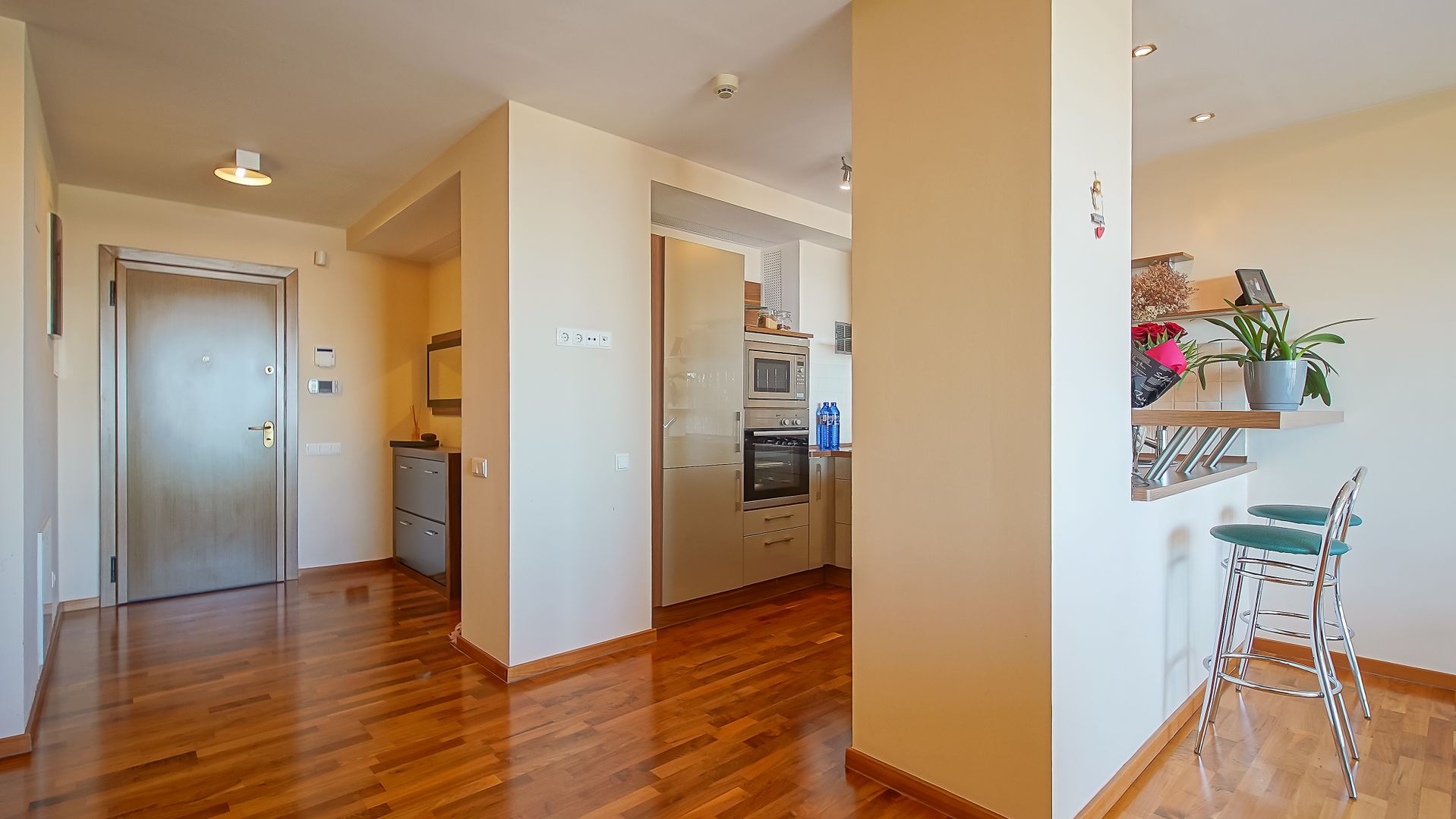 2 CAMERE 81 MP | DOUA BAI, TERASA SI BOXA | BELLEVUE DRUMUL POIENII - Poză 12