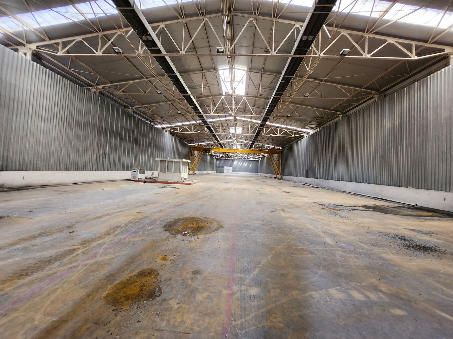 Hale depozit-productie industriala la 20 km de TM - Poză 1