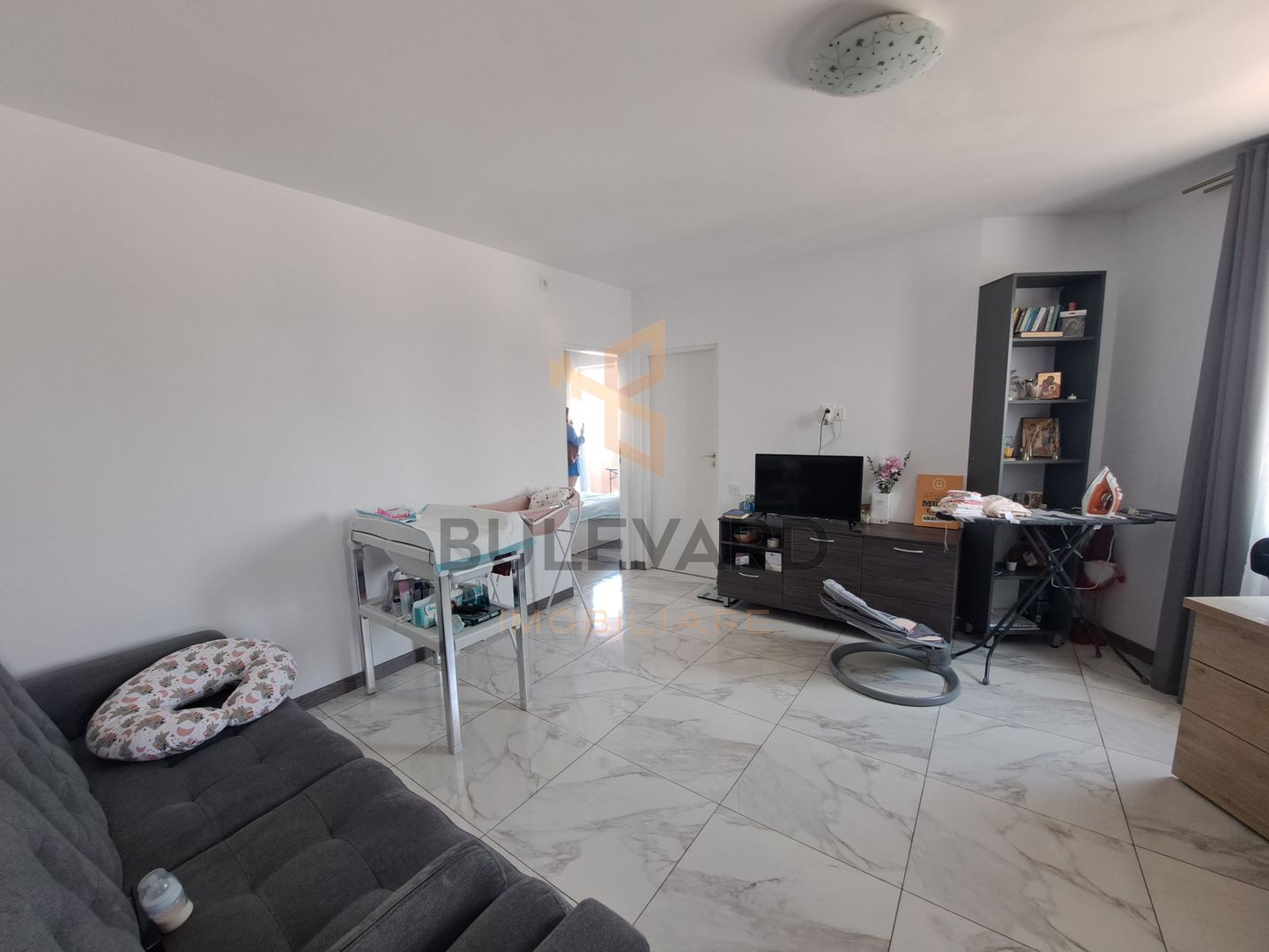 Apartament 3 camere,  parcare, zona Metro! - Poză 3