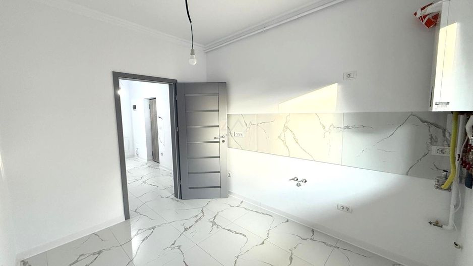 Etaj 1. Decomandat. Loc de parcare. - Poză 4